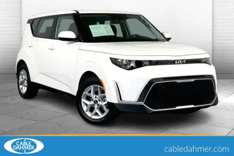 White 2025 Kia Soul LX for sale in Lee's Summit, MO