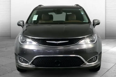 Photos of 2017 Chrysler Pacifica Limited for sale in Lee's Summit, MO at Cable Dahmer Kia of Lee's Summit