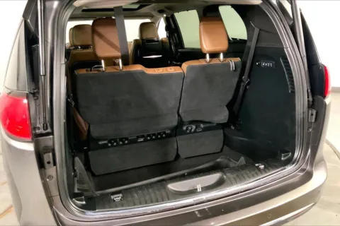 More photos of 2017 Chrysler Pacifica Limited at Cable Dahmer Kia of Lee's Summit, MO