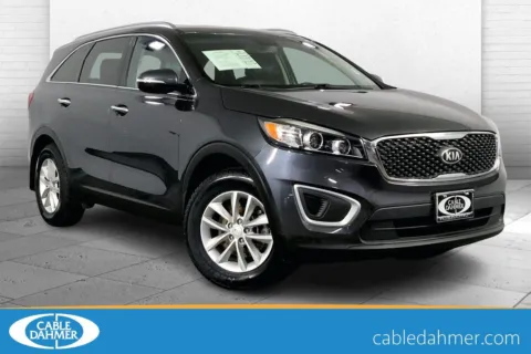 Gray 2018 Kia Sorento LX for sale in Lee's Summit, MO