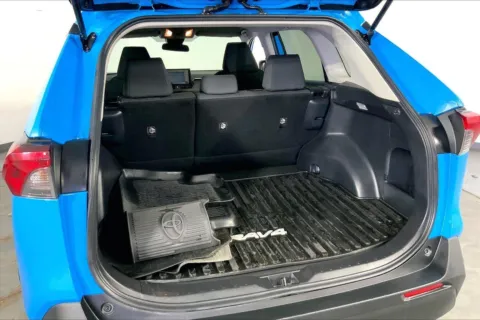 More photos of 2020 Toyota RAV4 LE at Cable Dahmer Kia of Lee's Summit, MO