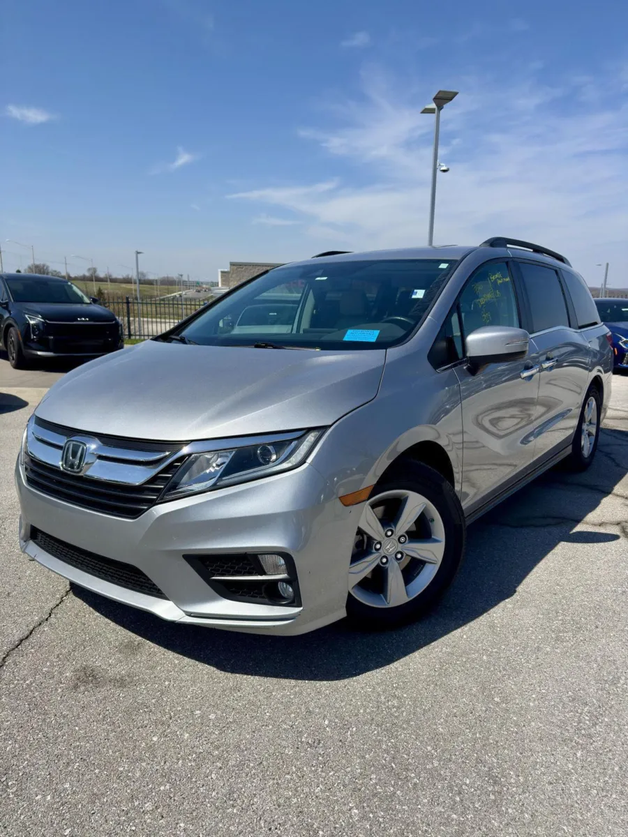 Silver 2018 Honda Odyssey EX-L for sale in Lee's Summit, MO
