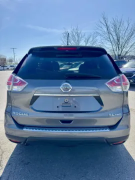 More photos of 2016 Nissan Rogue SL at Cable Dahmer Kia of Lee's Summit, MO