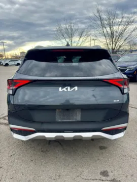 More photos of 2023 Kia Sportage Hybrid EX at Cable Dahmer Kia of Lee's Summit, MO