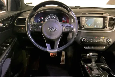 More photos of 2016 Kia Sorento SXL at Cable Dahmer Kia of Lee's Summit, MO