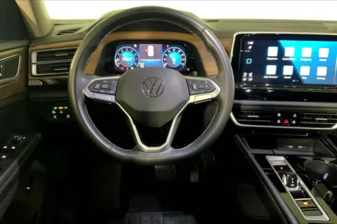 More photos of 2024 Volkswagen Atlas 2.0T SE w/Technology at Cable Dahmer Kia of Lee's Summit, MO
