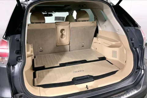 More photos of 2016 Nissan Rogue SL at Cable Dahmer Kia of Lee's Summit, MO