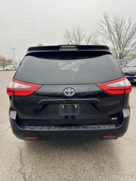 More photos of 2020 Toyota Sienna XLE at Cable Dahmer Kia of Lee's Summit, MO