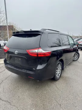 More photos of 2020 Toyota Sienna XLE at Cable Dahmer Kia of Lee's Summit, MO