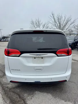 More photos of 2018 Chrysler Pacifica Touring L at Cable Dahmer Kia of Lee's Summit, MO