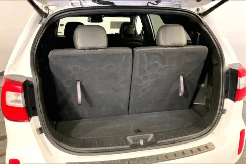 More photos of 2014 Kia Sorento Limited V6 at Cable Dahmer Kia of Lee's Summit, MO