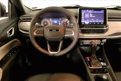 More photos of 2023 Jeep Compass Latitude at Cable Dahmer Kia of Lee's Summit, MO