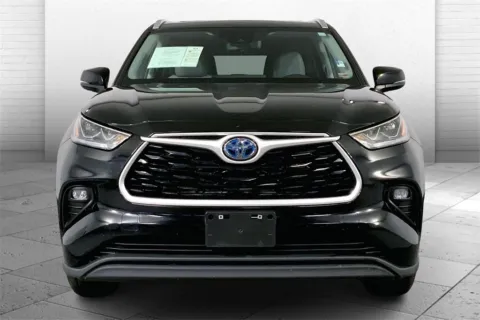 Photos of 2023 Toyota Highlander Hybrid Bronze Edition for sale in Lee's Summit, MO at Cable Dahmer Kia of Lee's Summit