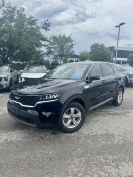 More photos of 2022 Kia Sorento LX at Cable Dahmer Kia of Lee's Summit, MO