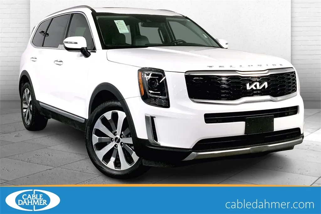 White 2022 Kia Telluride S for sale in Lee's Summit, MO