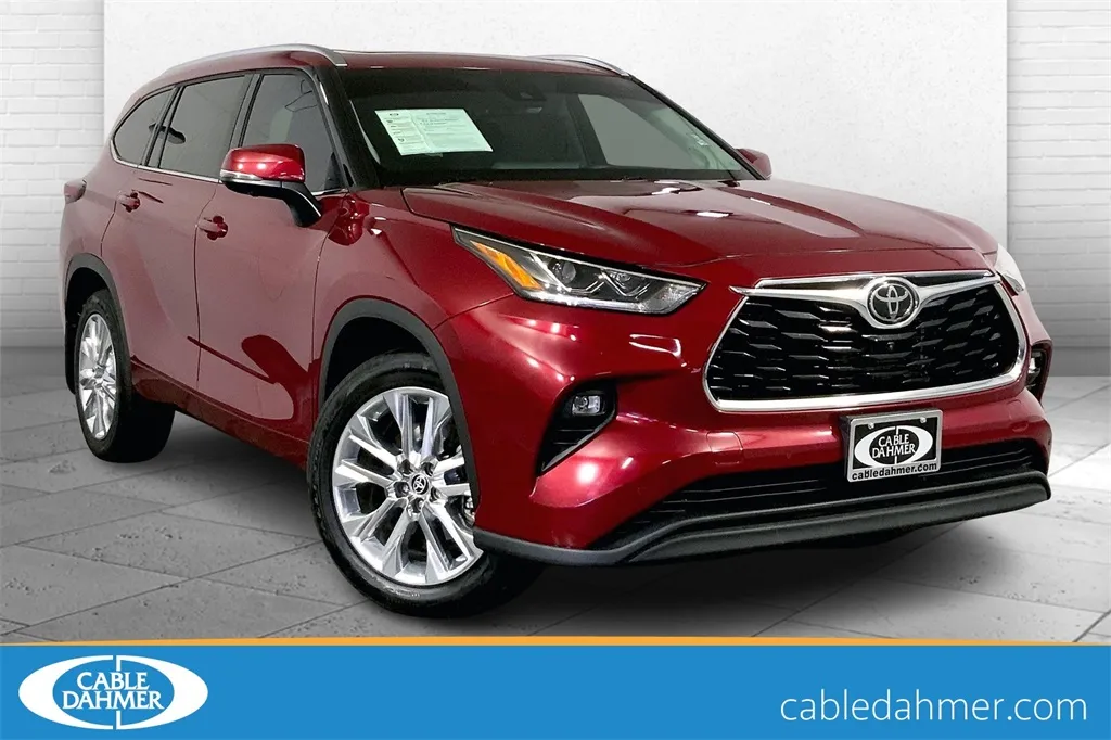 Red 2024 Toyota Highlander Limited for sale in Lee's Summit, MO