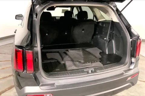 More photos of 2022 Kia Sorento LX at Cable Dahmer Kia of Lee's Summit, MO