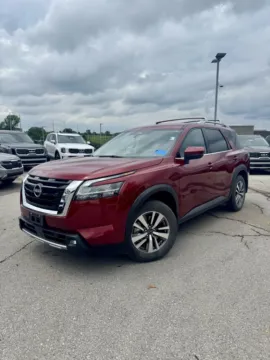 Red 2022 Nissan Pathfinder SL for sale in Lee's Summit, MO