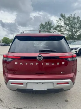 More photos of 2022 Nissan Pathfinder SL at Cable Dahmer Kia of Lee's Summit, MO
