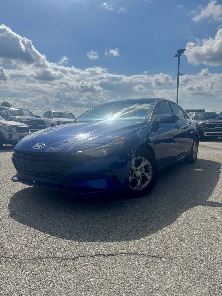 Blue 2021 Hyundai Elantra SE for sale in Lee's Summit, MO