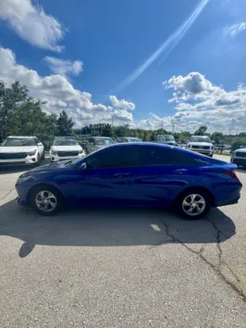Photos of 2021 Hyundai Elantra SE for sale in Lee's Summit, MO at Cable Dahmer Kia of Lee's Summit