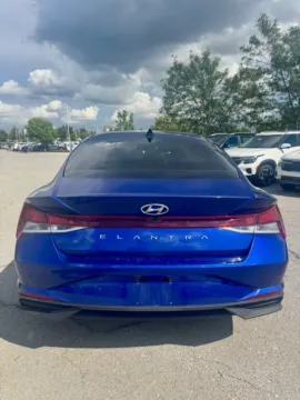 More photos of 2021 Hyundai Elantra SE at Cable Dahmer Kia of Lee's Summit, MO