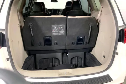 More photos of 2021 Kia Sedona EX at Cable Dahmer Kia of Lee's Summit, MO