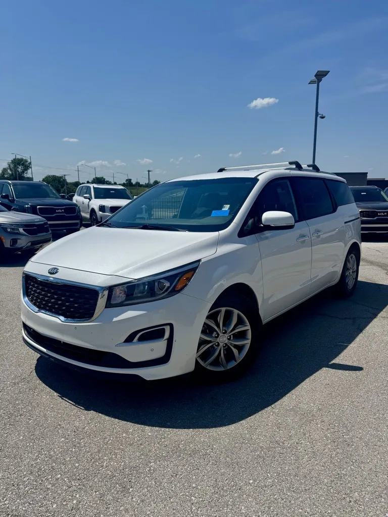 White 2021 Kia Sedona EX for sale in Lee's Summit, MO