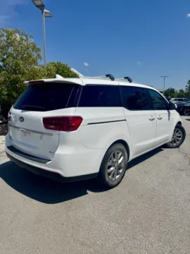 More photos of 2021 Kia Sedona EX at Cable Dahmer Kia of Lee's Summit, MO