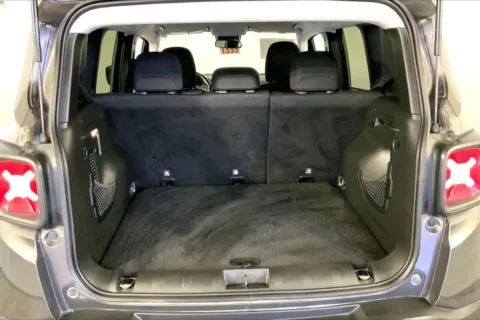 More photos of 2018 Jeep Renegade Latitude at Cable Dahmer Kia of Lee's Summit, MO