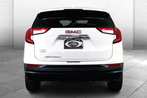 Another view of 2024 GMC Terrain SLE for sale in Lee's Summit, MO at Cable Dahmer Kia of Lee's Summit