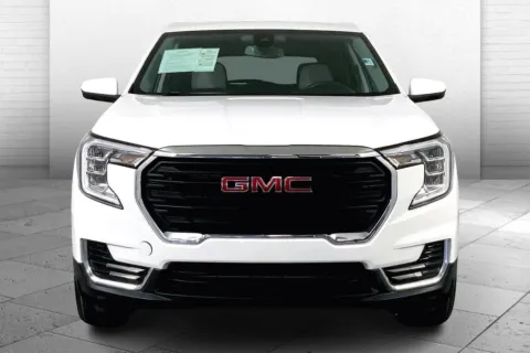 Photos of 2024 GMC Terrain SLE for sale in Lee's Summit, MO at Cable Dahmer Kia of Lee's Summit