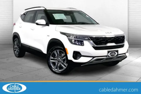 White 2023 Kia Seltos S for sale in Lee's Summit, MO
