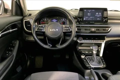 More photos of 2023 Kia Seltos S at Cable Dahmer Kia of Lee's Summit, MO