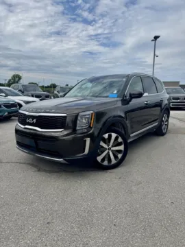 Green 2022 Kia Telluride S for sale in Lee's Summit, MO