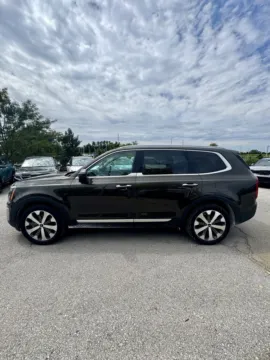 Photos of 2022 Kia Telluride S for sale in Lee's Summit, MO at Cable Dahmer Kia of Lee's Summit