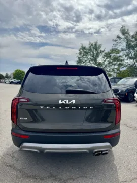 More photos of 2022 Kia Telluride S at Cable Dahmer Kia of Lee's Summit, MO