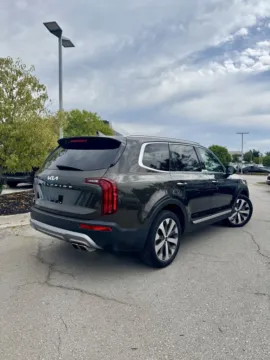 More photos of 2022 Kia Telluride S at Cable Dahmer Kia of Lee's Summit, MO
