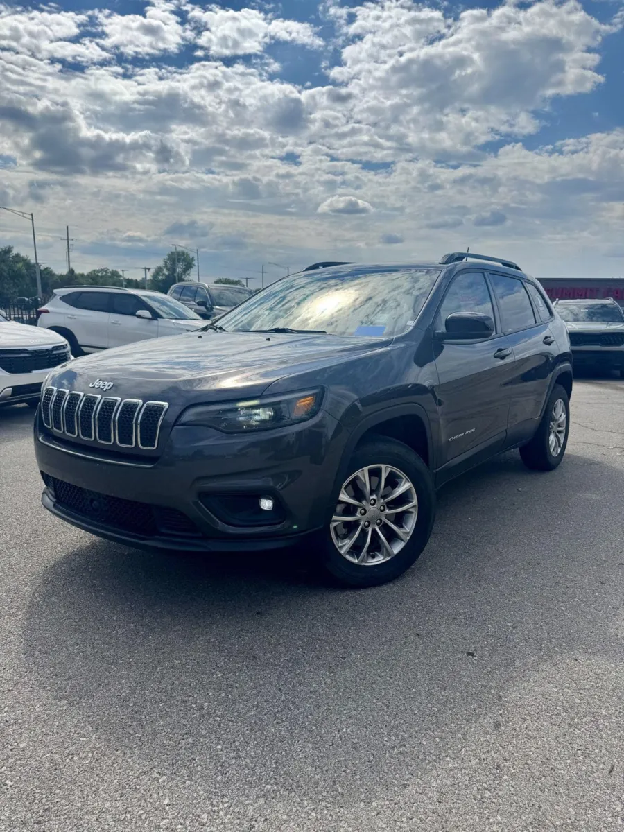 Gray 2022 Jeep Cherokee Latitude Lux for sale in Lee's Summit, MO