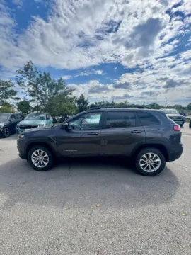 Photos of 2022 Jeep Cherokee Latitude Lux for sale in Lee's Summit, MO at Cable Dahmer Kia of Lee's Summit