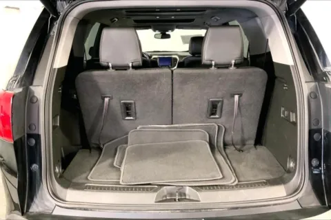 More photos of 2017 GMC Acadia SLT at Cable Dahmer Kia of Lee's Summit, MO