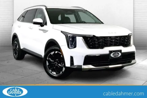 White 2024 Kia Sorento S for sale in Lee's Summit, MO