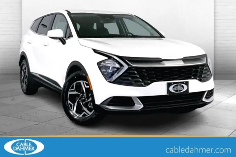 White 2023 Kia Sportage LX for sale in Lee's Summit, MO