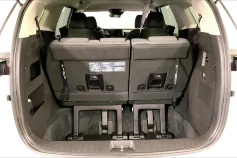 More photos of 2023 Kia Carnival LX at Cable Dahmer Kia of Lee's Summit, MO