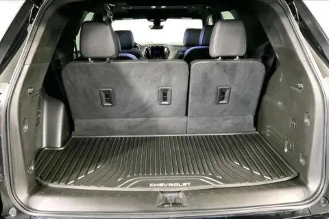 More photos of 2023 Chevrolet Traverse High Country at Cable Dahmer Kia of Lee's Summit, MO