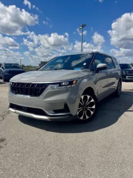 Silver 2022 Kia Carnival EX for sale in Lee's Summit, MO