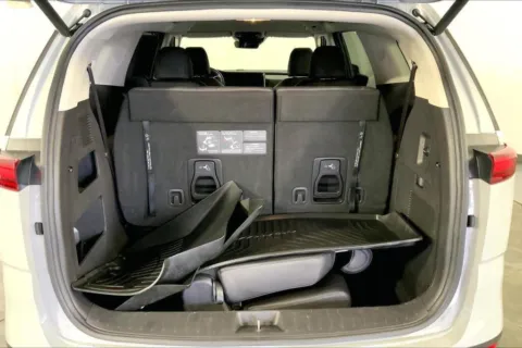 More photos of 2022 Kia Carnival EX at Cable Dahmer Kia of Lee's Summit, MO