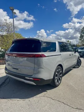 More photos of 2022 Kia Carnival EX at Cable Dahmer Kia of Lee's Summit, MO