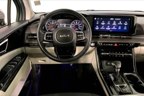 More photos of 2022 Kia Carnival EX at Cable Dahmer Kia of Lee's Summit, MO
