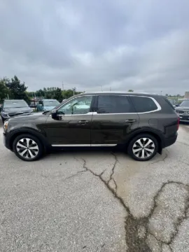 Photos of 2021 Kia Telluride EX for sale in Lee's Summit, MO at Cable Dahmer Kia of Lee's Summit